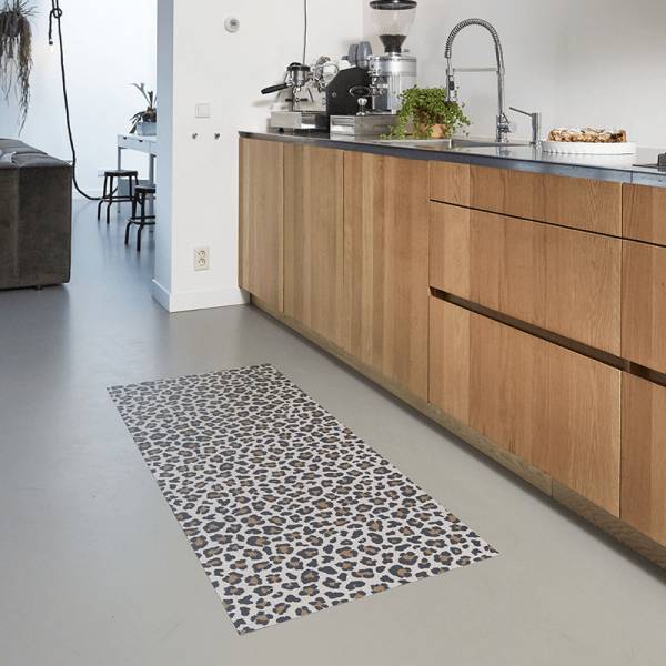 Küchenzeile aus Holz mit Vinylmatte Safari Leoprint von Heineking24